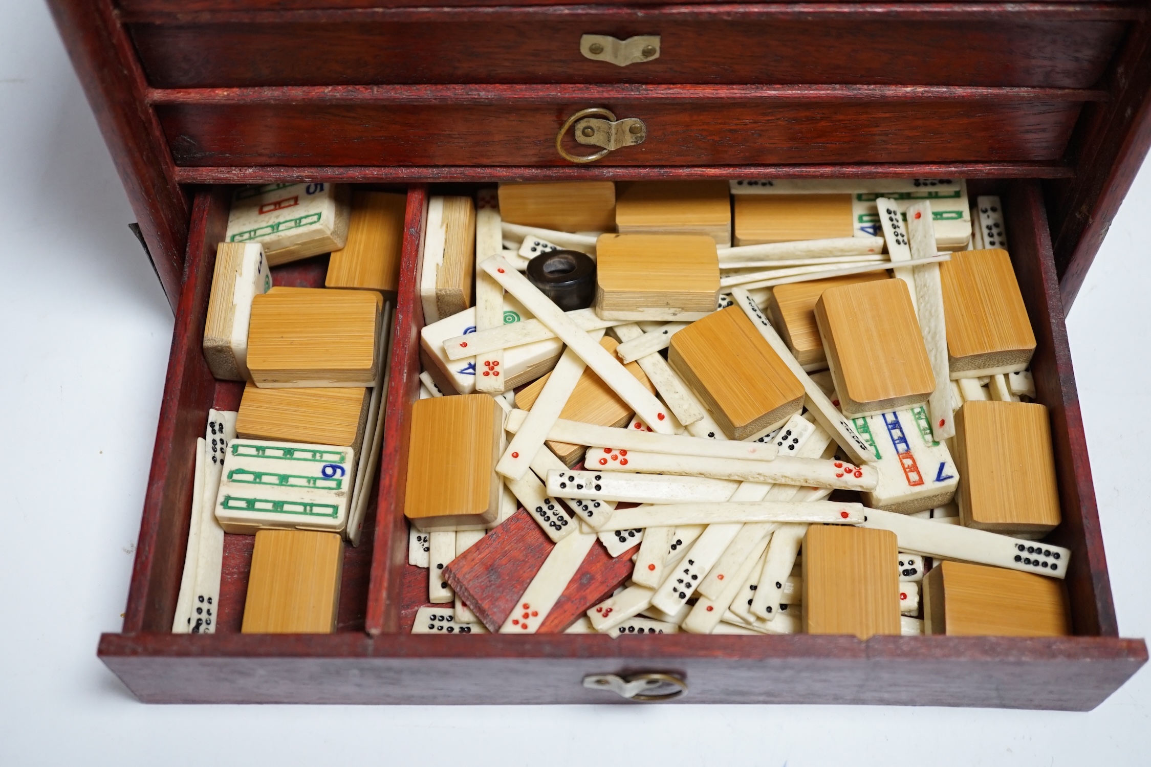 A cased Mah jong set, 24cm wide, 16cm high